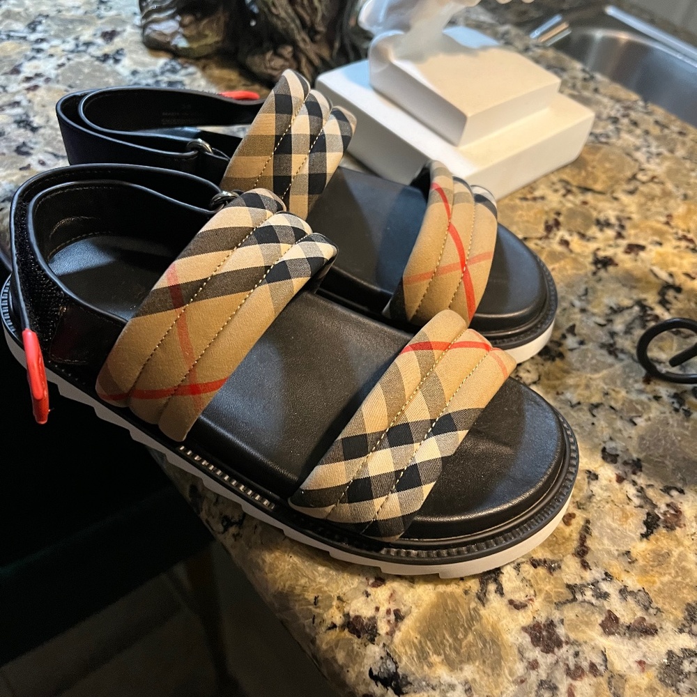 Girls Burberry sandals